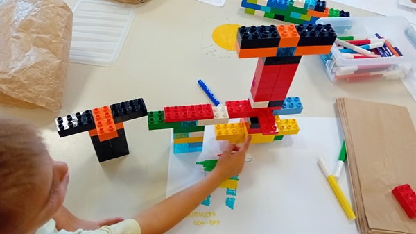 Laboratori  " Gioco di costruzione" e " Respiro imparo"